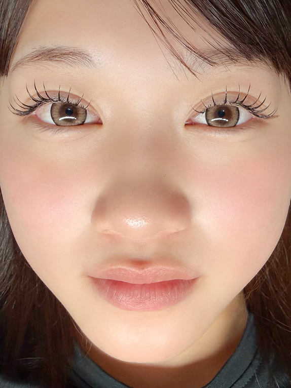 まつ毛パーマをした目元